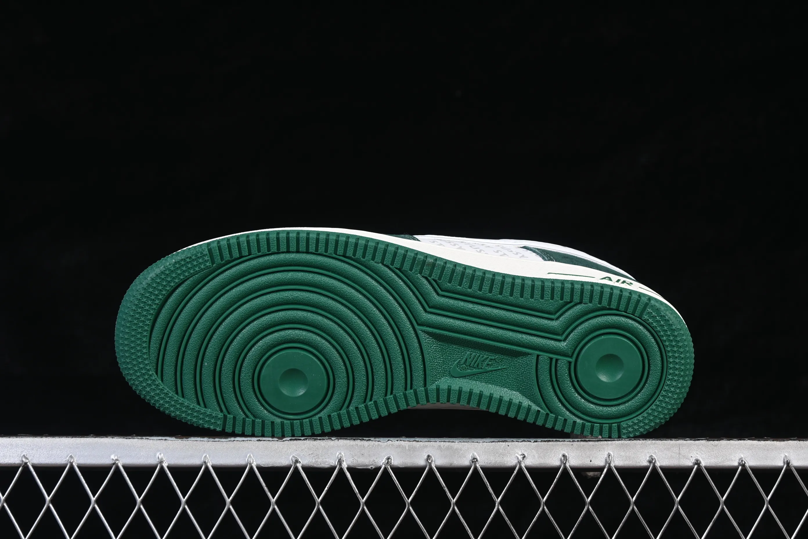 All categories Nk Air Force 1 Air Force series Nk Air Force 1 Low Air Force low-top Nike Air Force 1'07 Low Stussy co-branded dark green Air Force 1 low-top casual sneakers SY1388-023